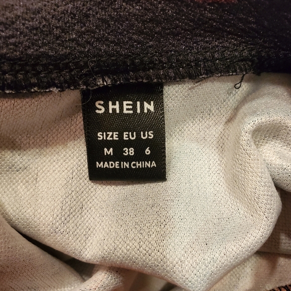 SHEIN Black Floral Knee Length Dress - Picture 3 of 3